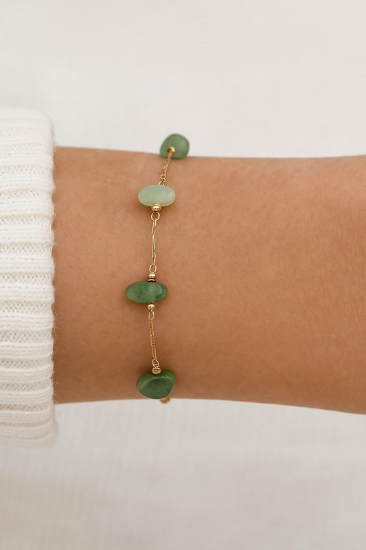 Brățară cu pietre verzi, inspirație de vară elegantă