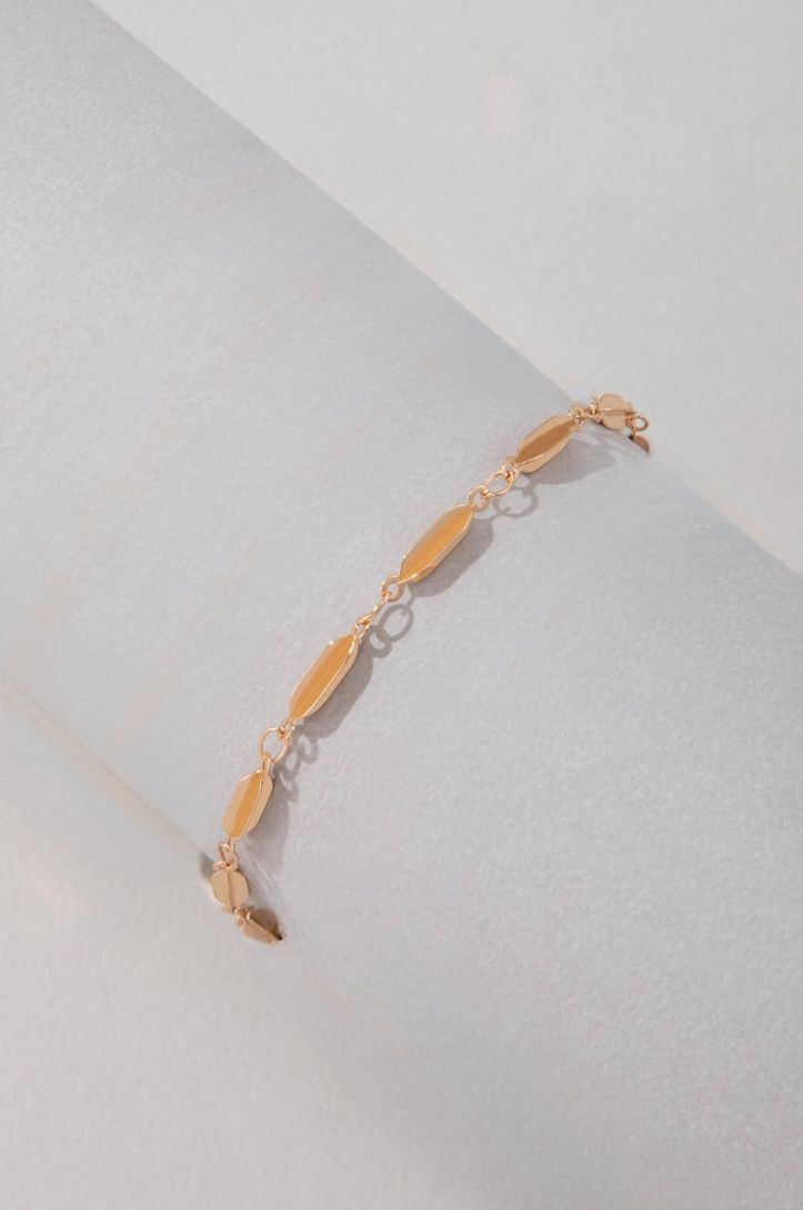 Brățară sofisticată aurie cu design geometric