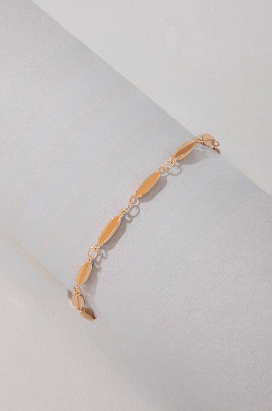 Brățară sofisticată aurie cu design geometric