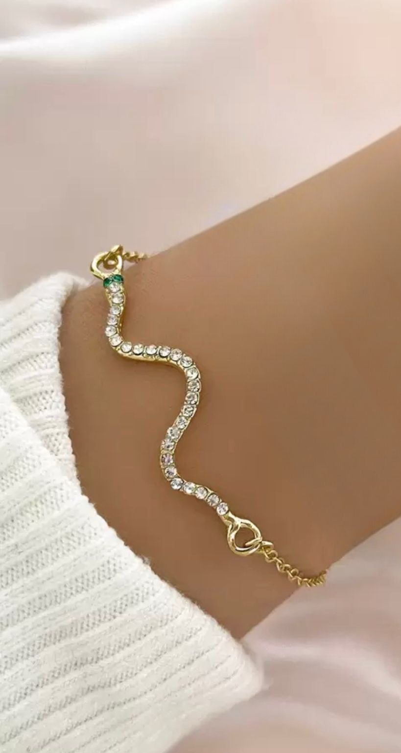 Brățară aurie elegantă, finisaj lucios curbată