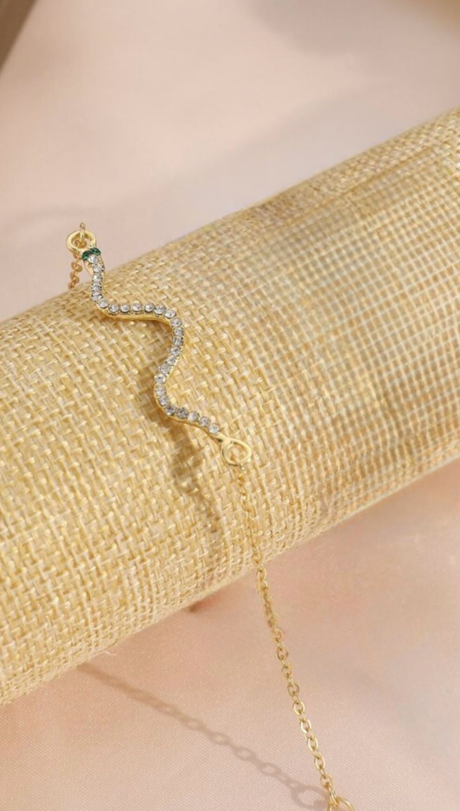 Brățară aurie elegantă, finisaj lucios curbată